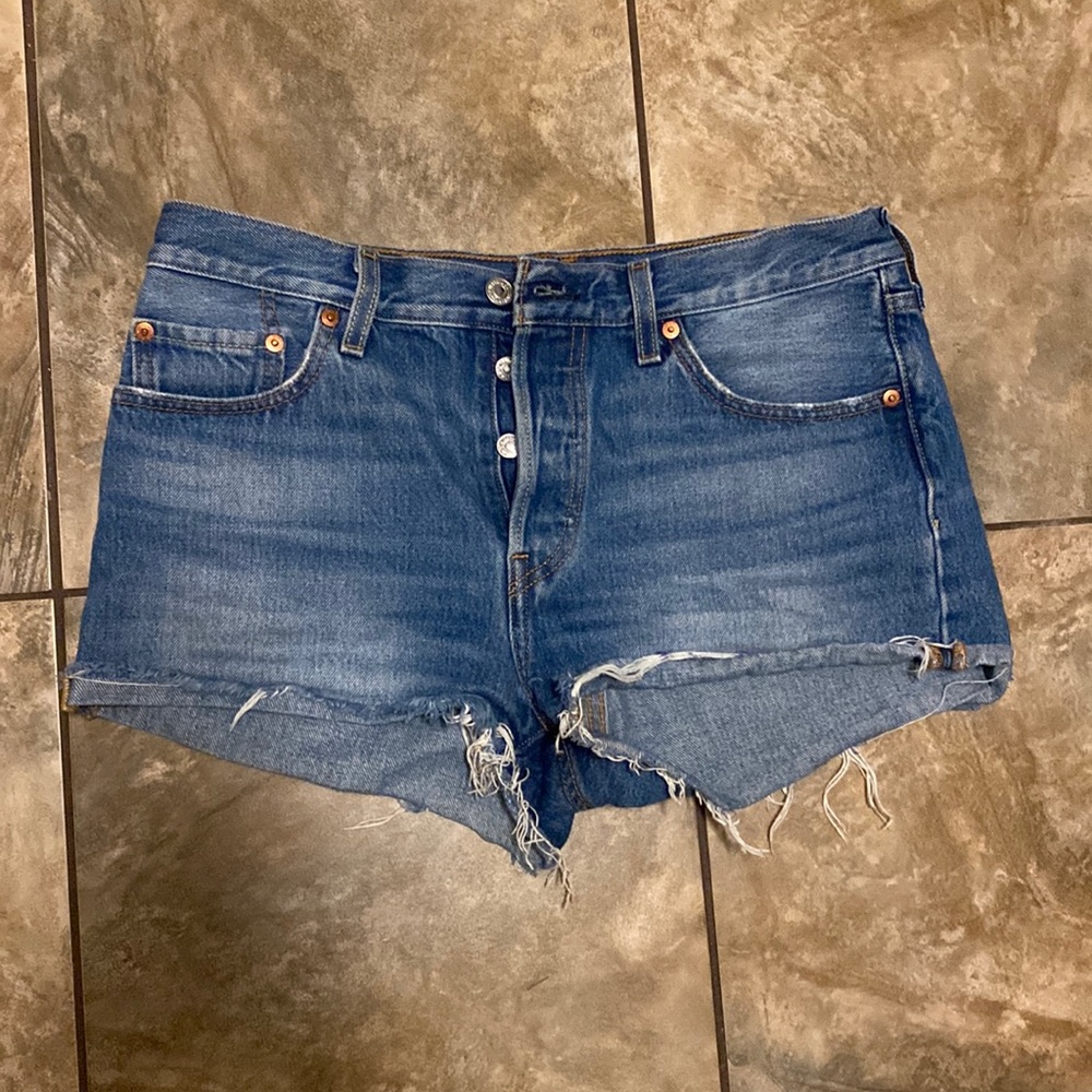 Levi’s button up shorts size 29